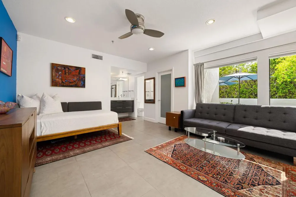 1530 Kaweah Road Palm Springs, CA 92262