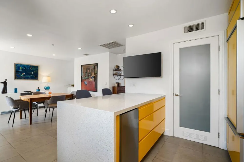 1530 Kaweah Road Palm Springs, CA 92262
