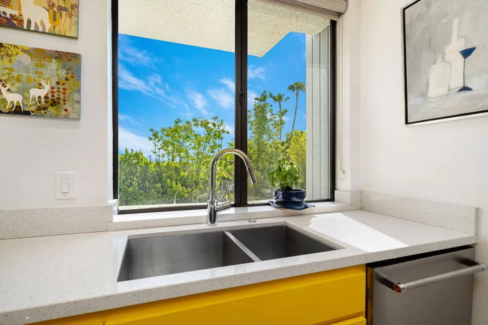1530 Kaweah Road Palm Springs, CA 92262