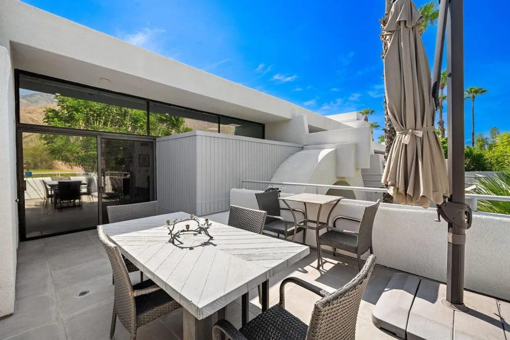 1530 Kaweah Road Palm Springs, CA 92262