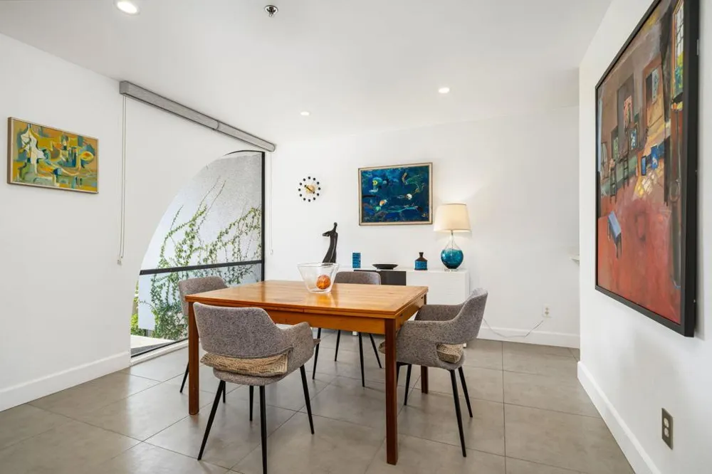 1530 Kaweah Road Palm Springs, CA 92262