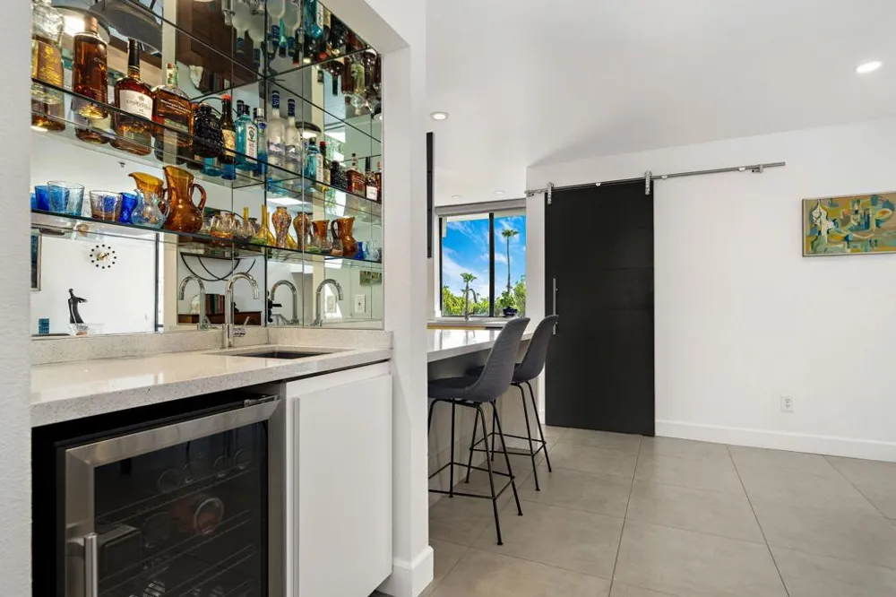 1530 Kaweah Road Palm Springs, CA 92262