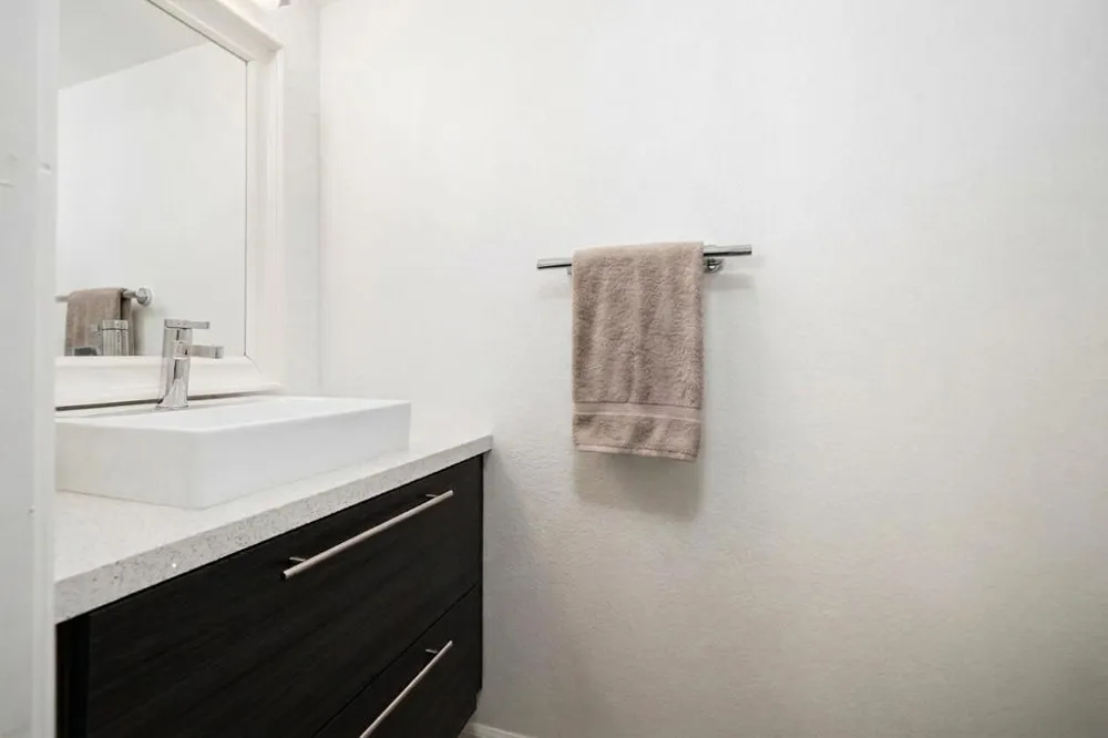 1530 Kaweah Road Palm Springs, CA 92262
