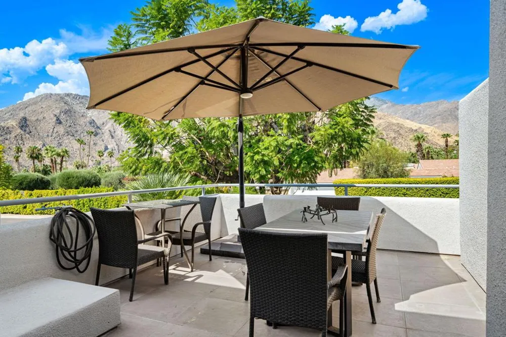 1530 Kaweah Road Palm Springs, CA 92262