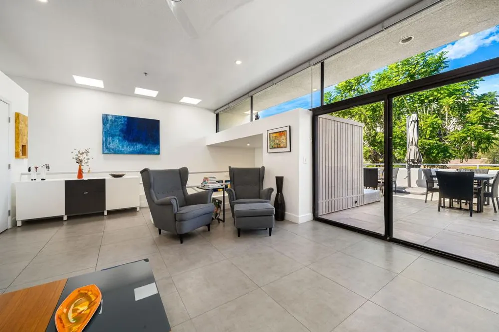 1530 Kaweah Road Palm Springs, CA 92262