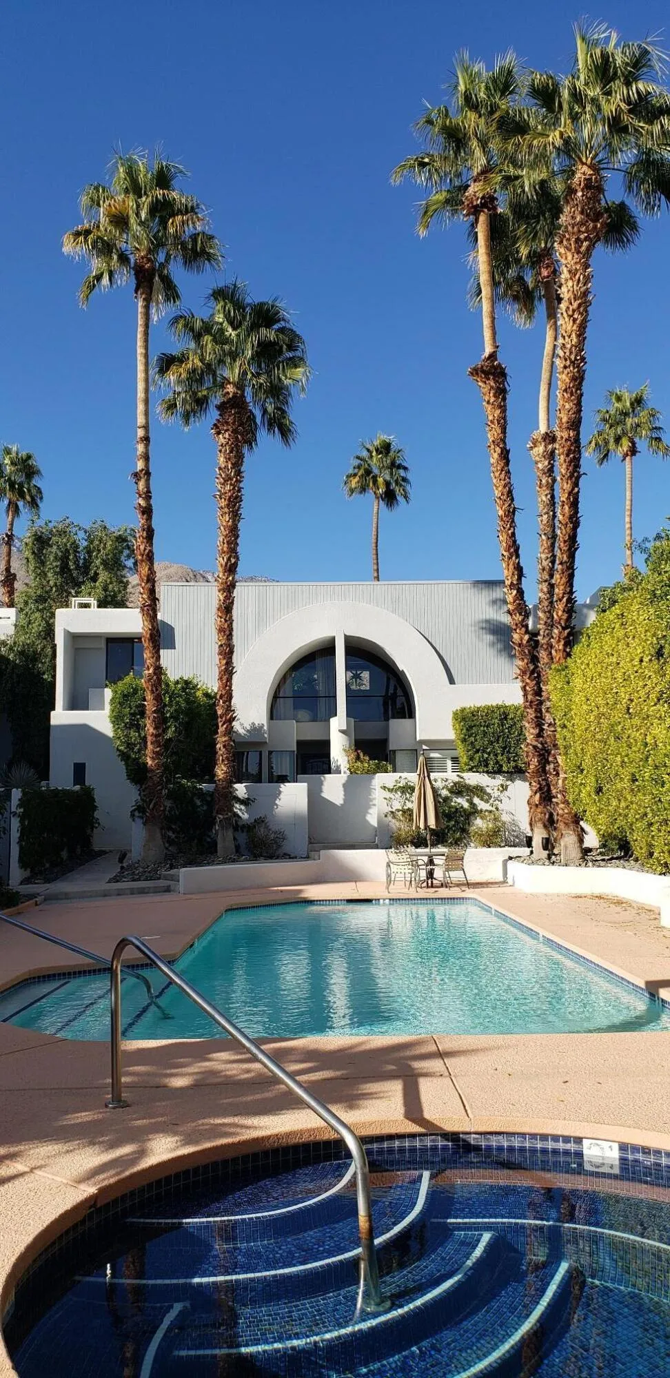 1530 Kaweah Road Palm Springs, CA 92262