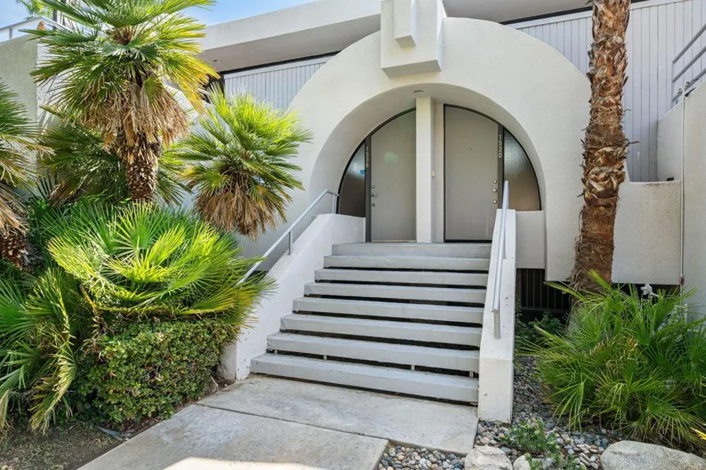 1530 Kaweah Road Palm Springs, CA 92262