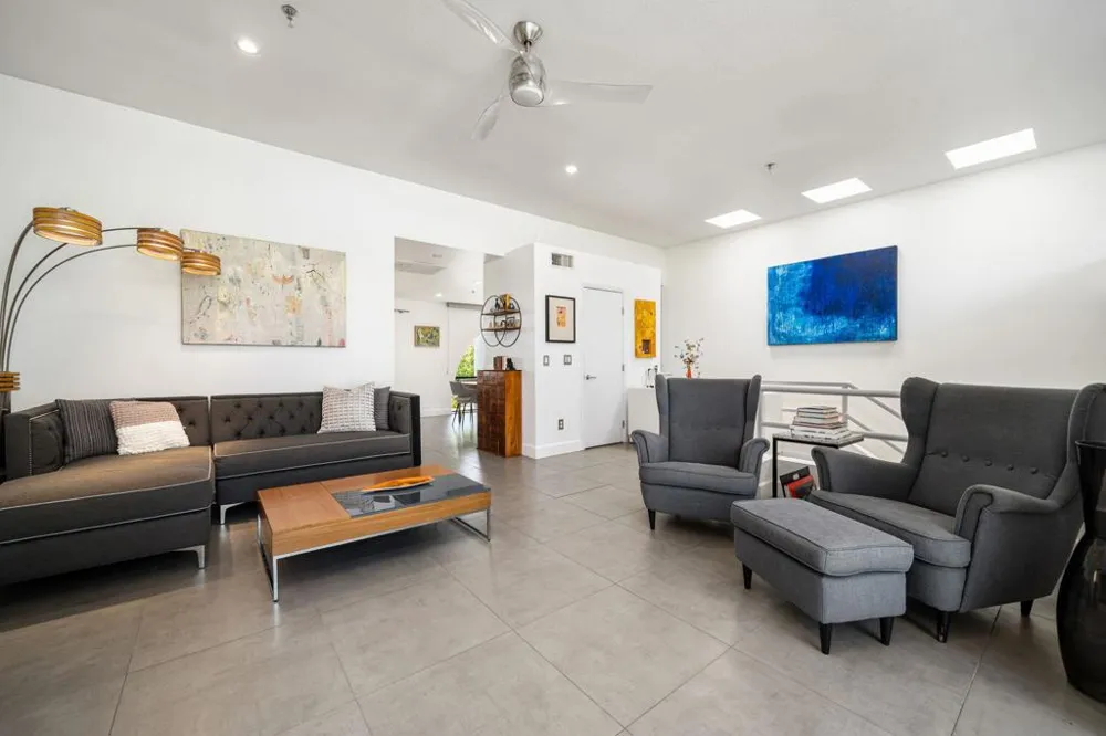 1530 Kaweah Road Palm Springs, CA 92262