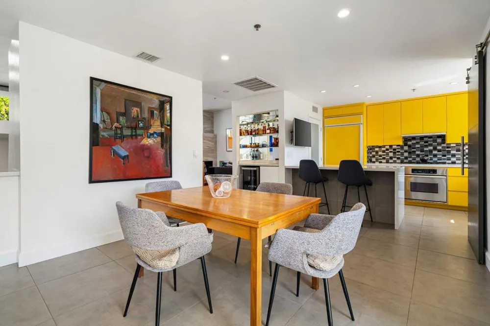1530 Kaweah Road Palm Springs, CA 92262
