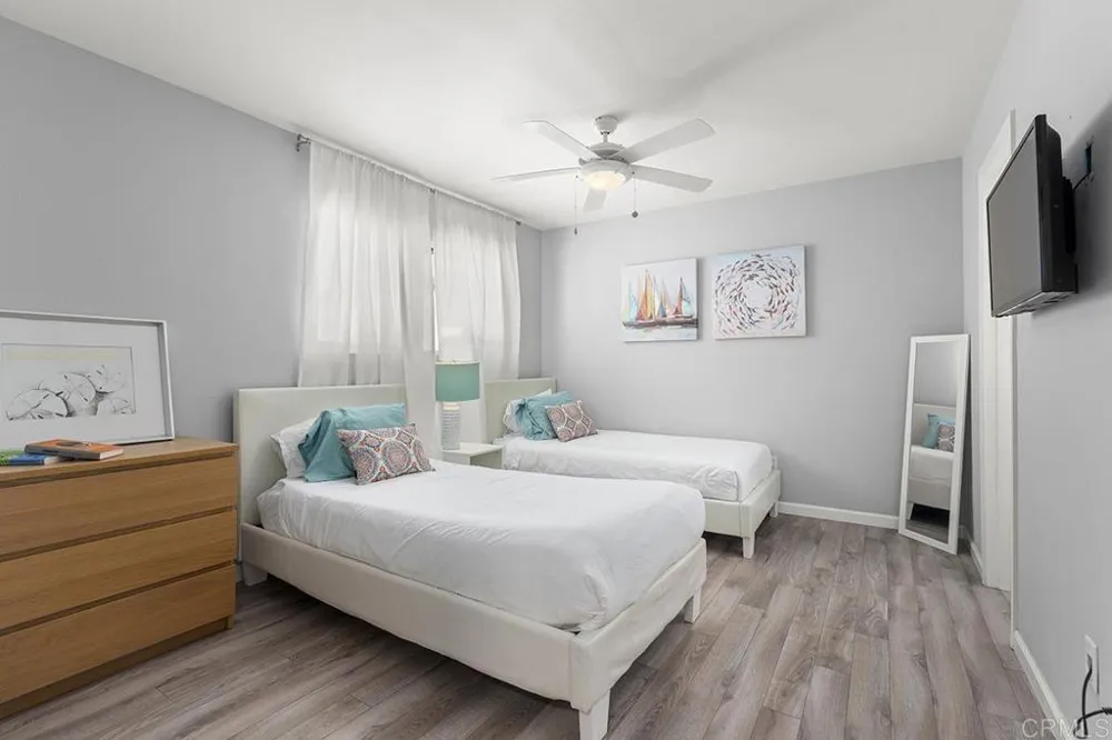515 Stratford Court #3 Del Mar, CA 92014