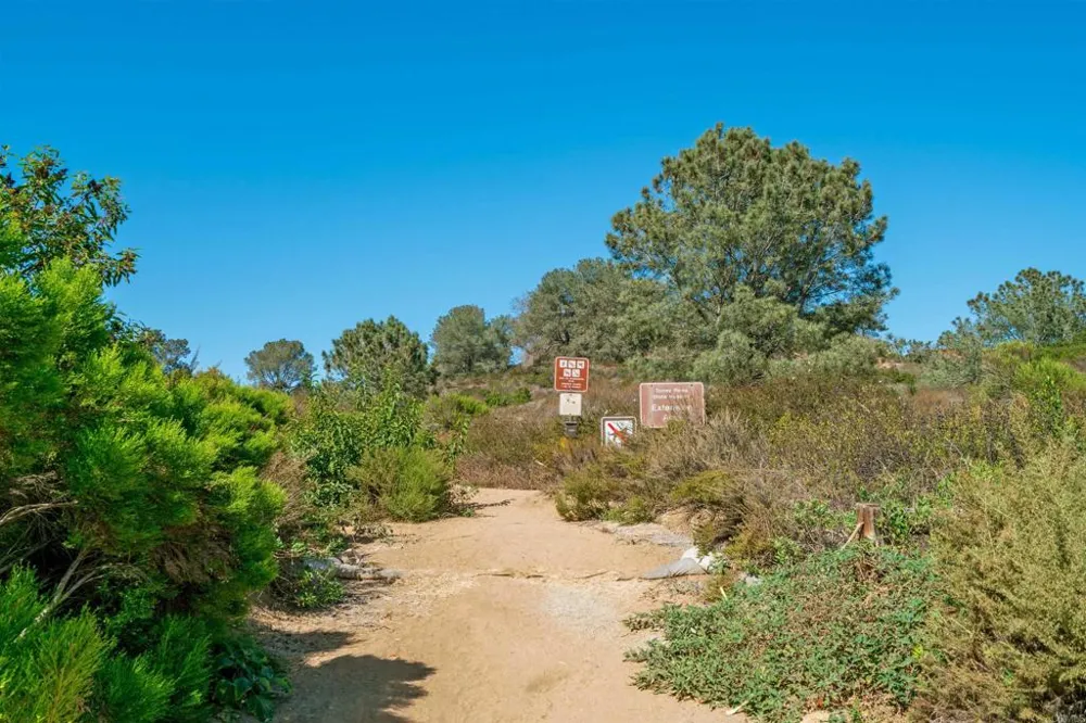 515 Stratford Court #3 Del Mar, CA 92014