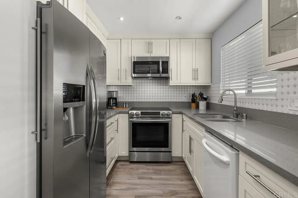 515 Stratford Court #3 Del Mar, CA 92014