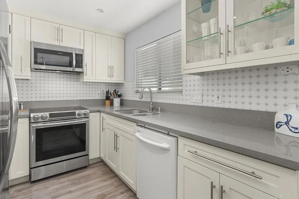 515 Stratford Court #3 Del Mar, CA 92014