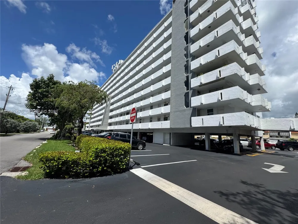 3545 NE 166th St #703 North Miami Beach, FL 33160