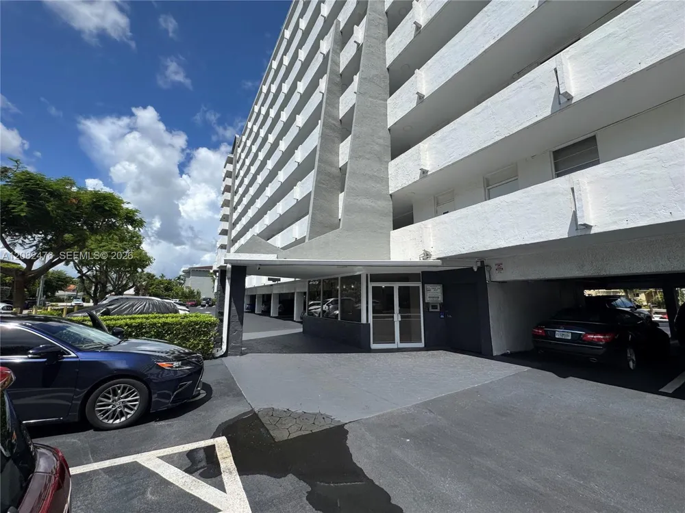 3545 NE 166th St #703 North Miami Beach, FL 33160