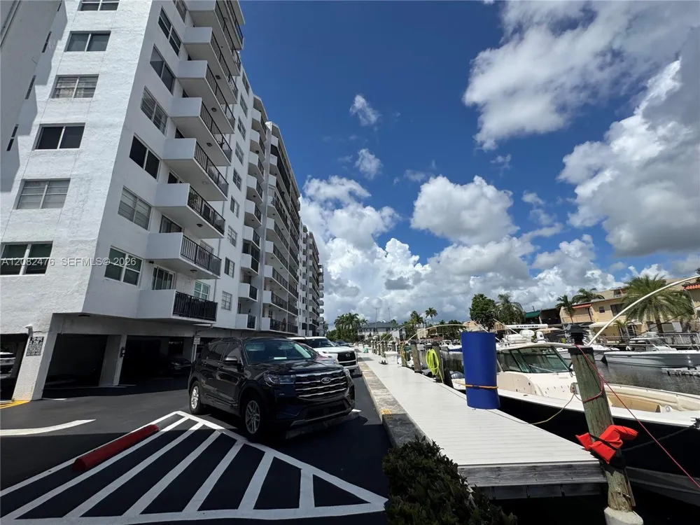 3545 NE 166th St #703 North Miami Beach, FL 33160