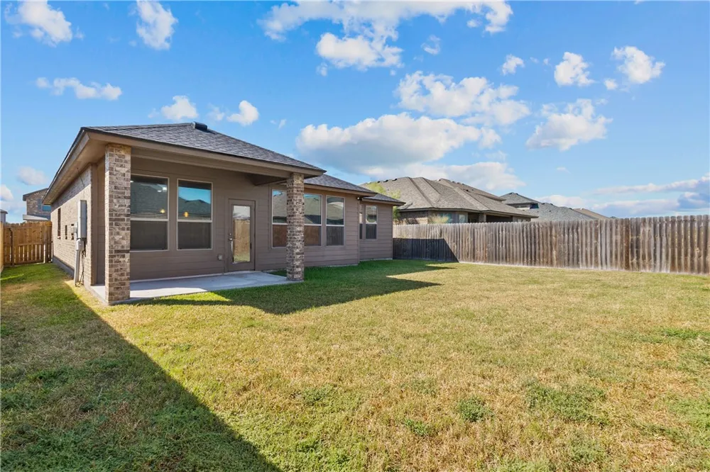1003 Pasadena Street Portland, TX 78374
