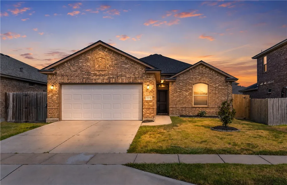 1003 Pasadena Street Portland, TX 78374