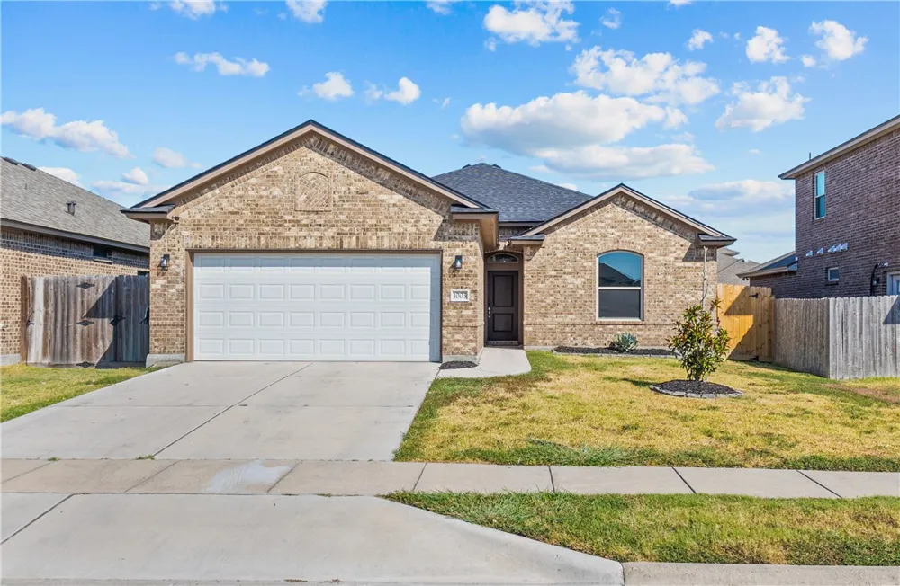 1003 Pasadena Street Portland, TX 78374