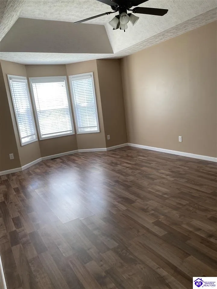 134 Boone Trace Radcliff, KY 40160