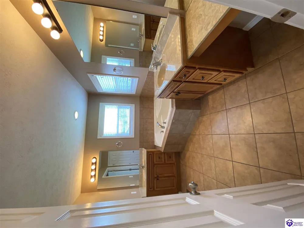 134 Boone Trace Radcliff, KY 40160