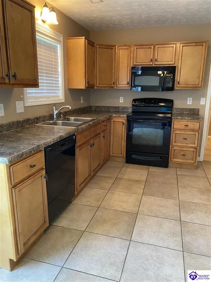 134 Boone Trace Radcliff, KY 40160