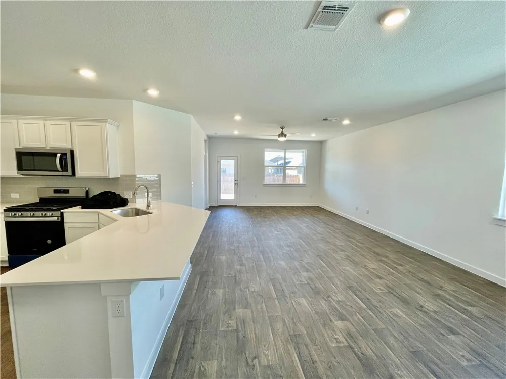 3025 Egan Drive Pflugerville, TX 78660