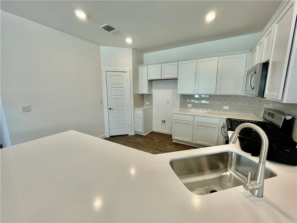 3025 Egan Drive Pflugerville, TX 78660