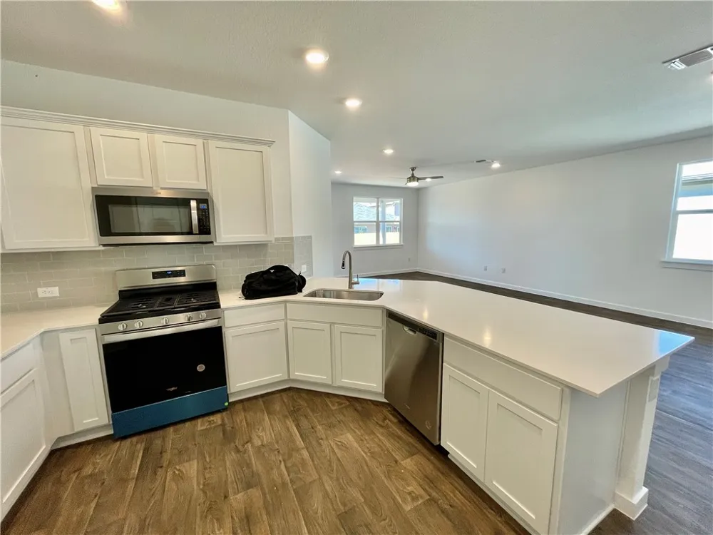 3025 Egan Drive Pflugerville, TX 78660