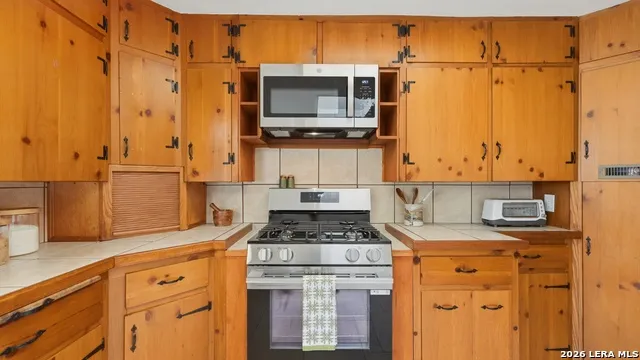 596 WILLOW AVE New Braunfels, TX 78130