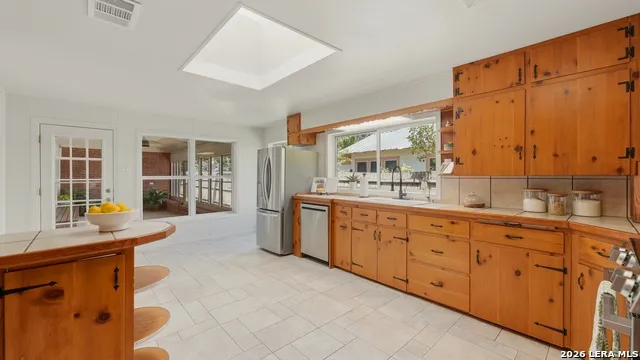 596 WILLOW AVE New Braunfels, TX 78130