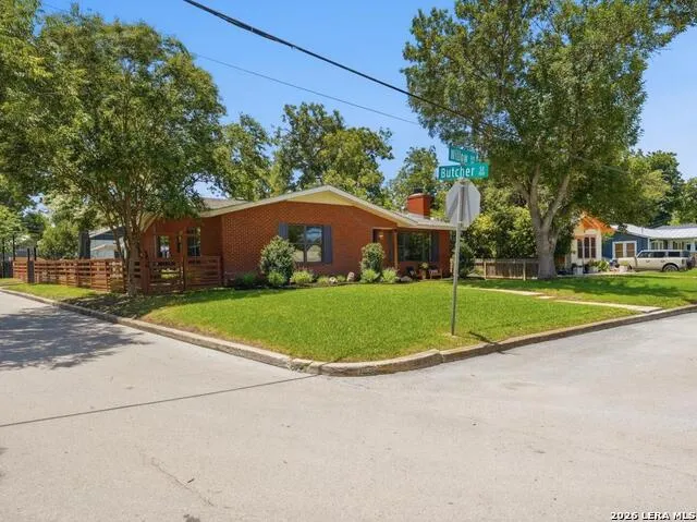 596 WILLOW AVE New Braunfels, TX 78130