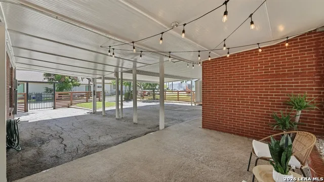 596 WILLOW AVE New Braunfels, TX 78130
