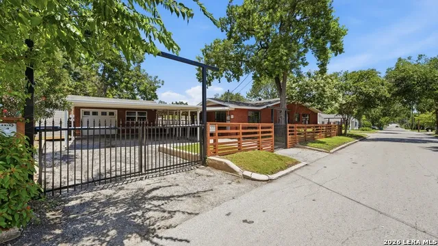 596 WILLOW AVE New Braunfels, TX 78130