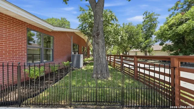596 WILLOW AVE New Braunfels, TX 78130