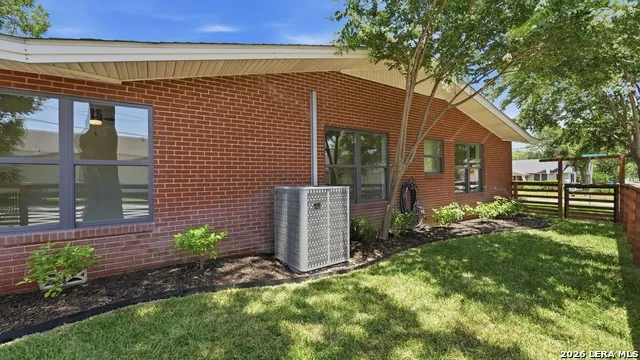 596 WILLOW AVE New Braunfels, TX 78130