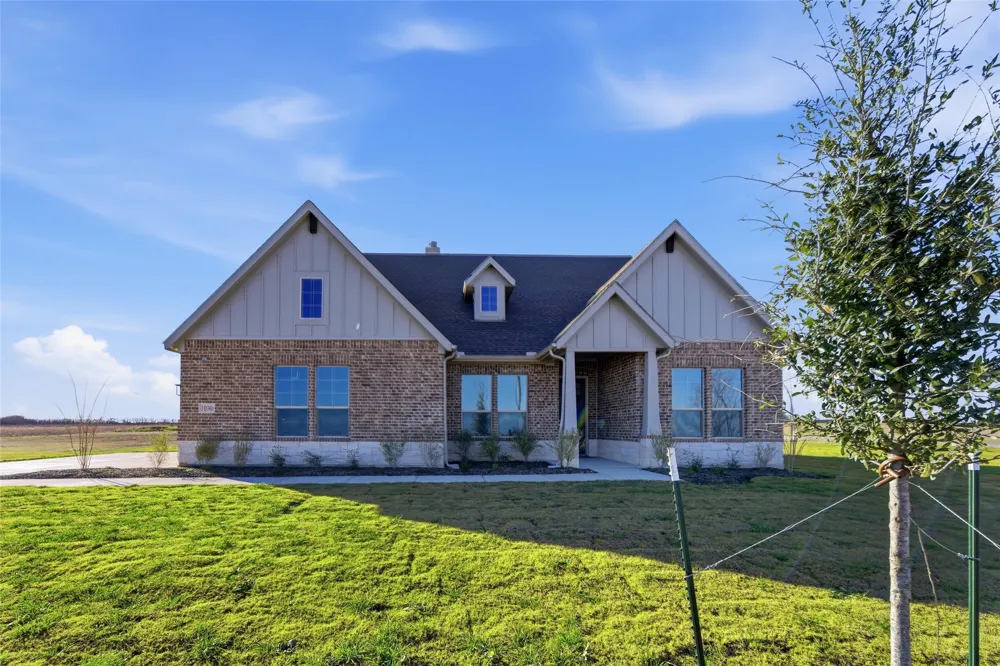 1030 County Road 200 Valley View, TX 76272