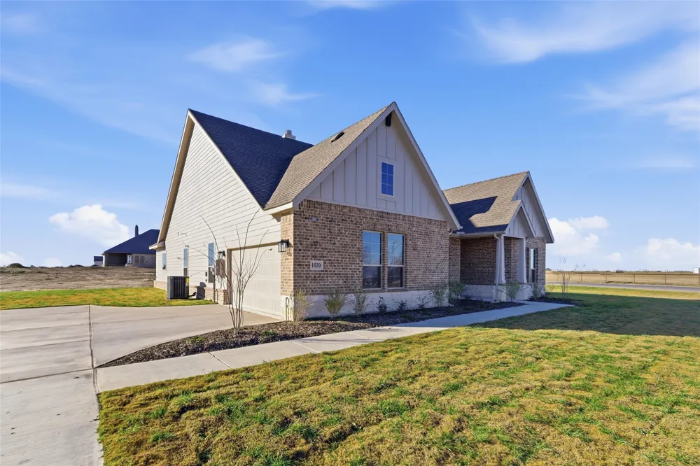 1030 County Road 200 Valley View, TX 76272