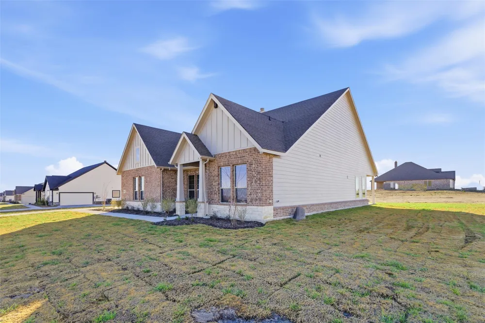 1030 County Road 200 Valley View, TX 76272