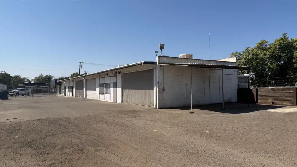 4723 E Olive Avenue Fresno, CA 93702