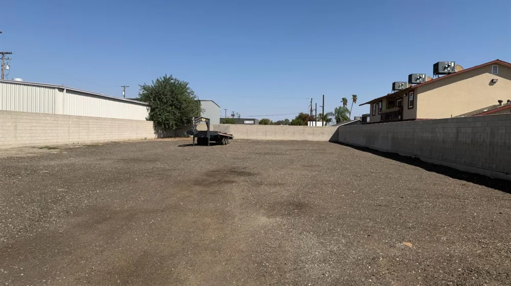 4723 E Olive Avenue Fresno, CA 93702