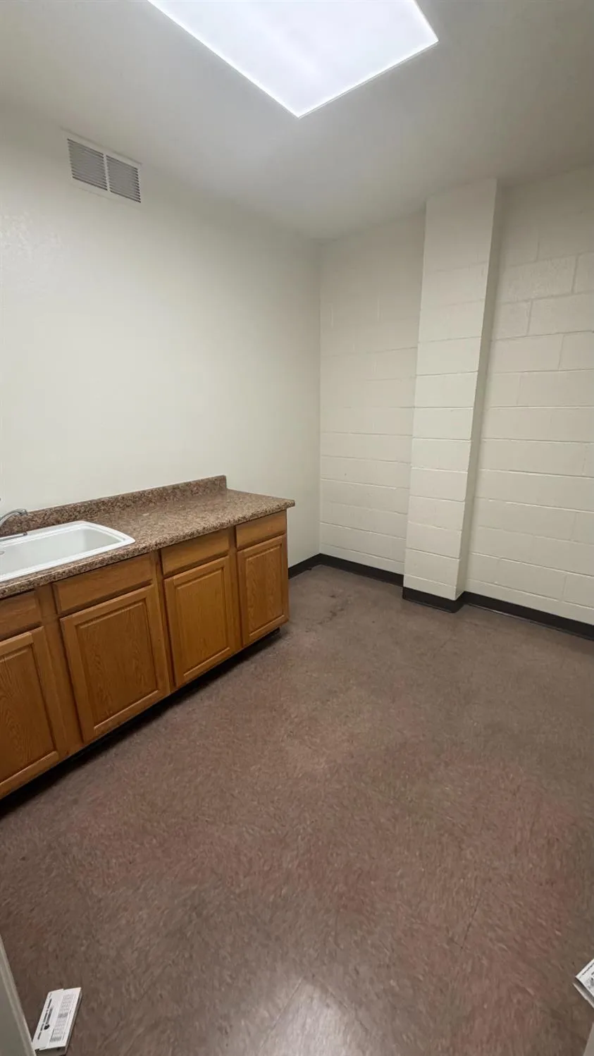 4723 E Olive Avenue Fresno, CA 93702