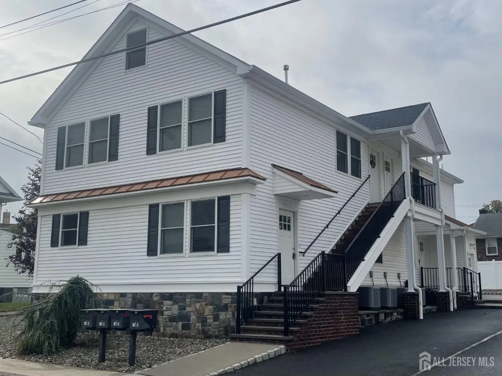 16 E Kupshe Street #D Sayreville, NJ 08872