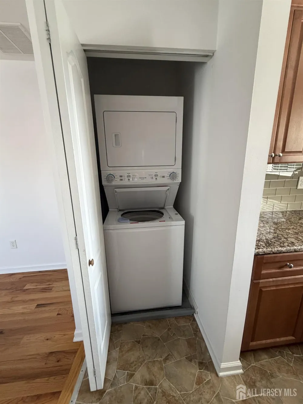 16 E Kupshe Street #D Sayreville, NJ 08872