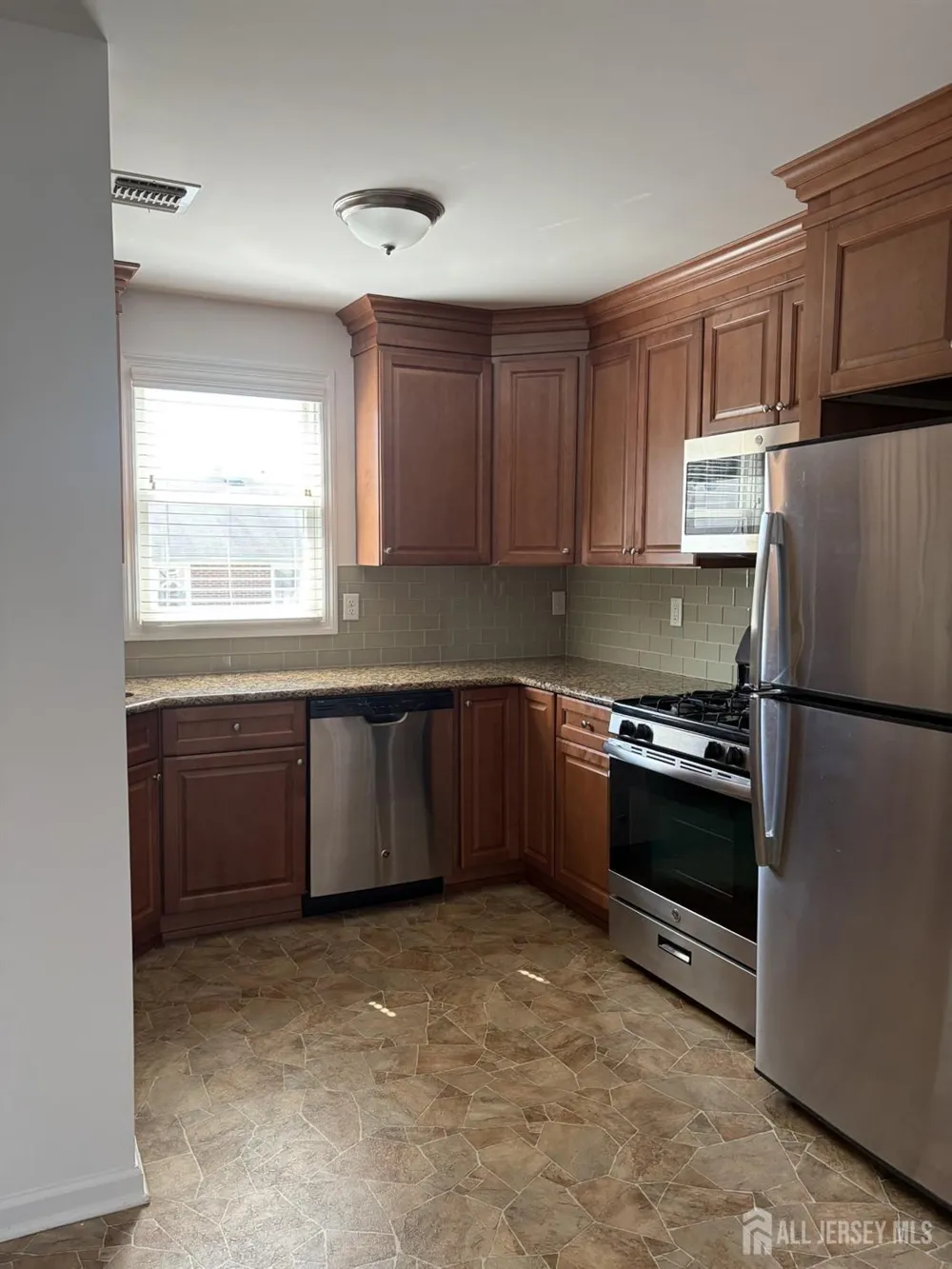 16 E Kupshe Street #D Sayreville, NJ 08872