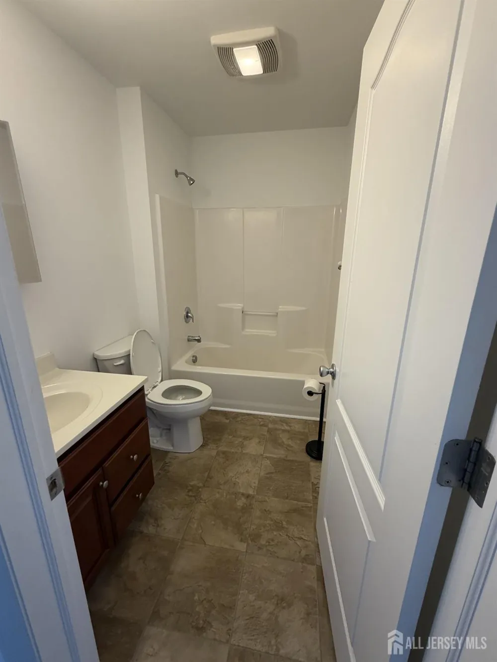 16 E Kupshe Street #D Sayreville, NJ 08872