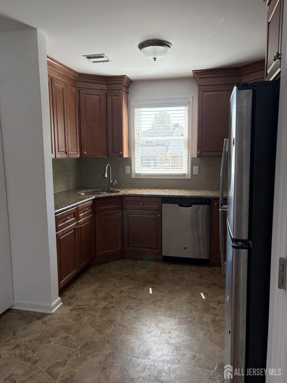 16 E Kupshe Street #D Sayreville, NJ 08872