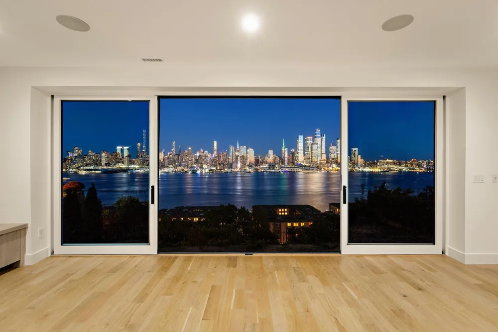 58 KING AVE Weehawken, NJ 07086