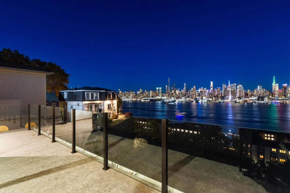 58 KING AVE Weehawken, NJ 07086