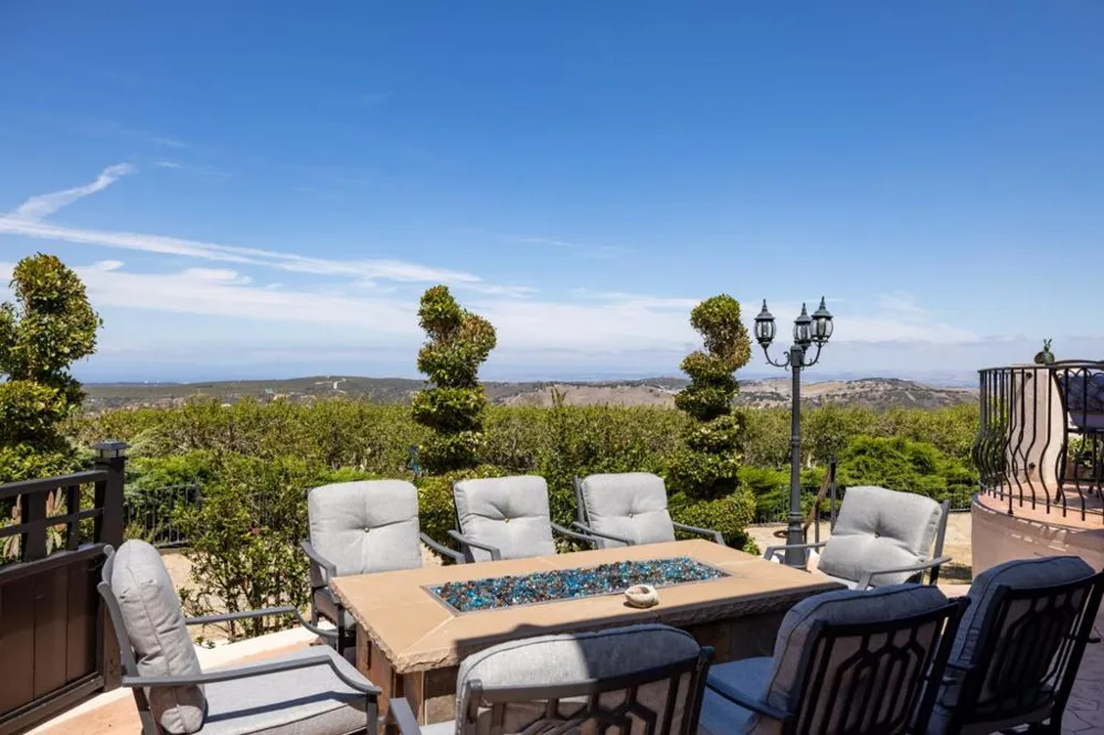 25548 Paseo De Cumbre Monterey, CA 93940